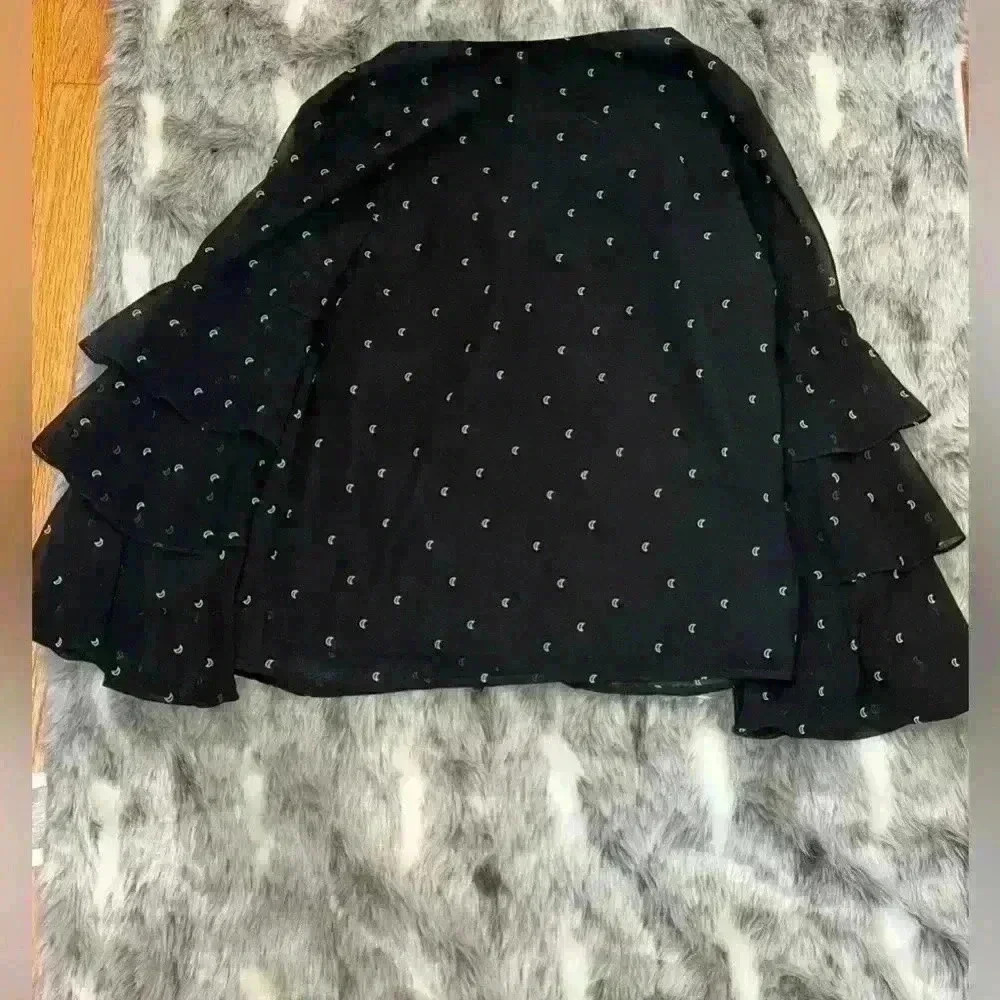 WAYF Micah Ruffle Sleeve Black White Crescent Moon Print Blouse sz small - Picture 3 of 7